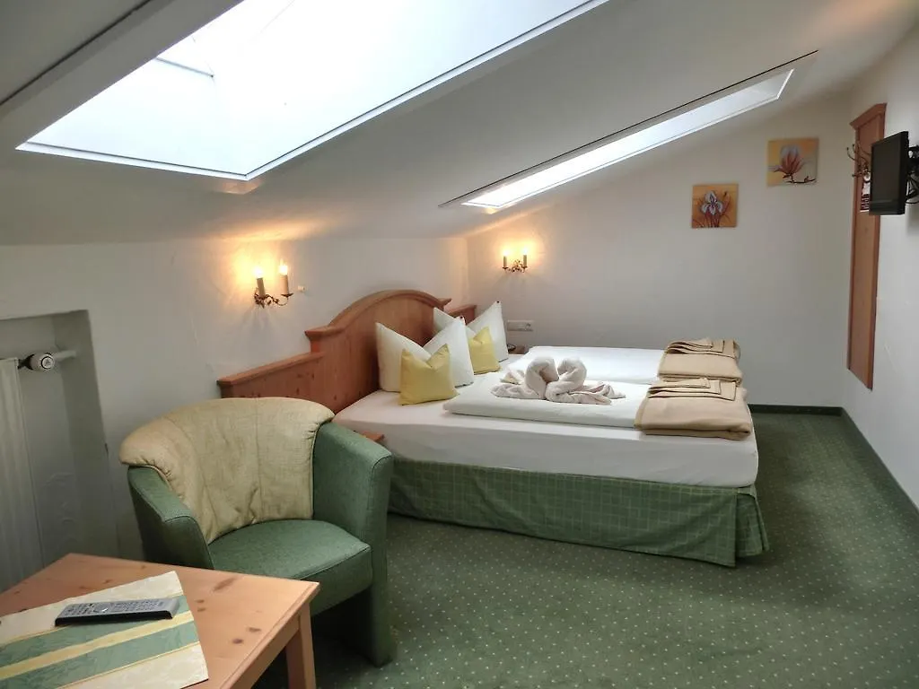 Hotel-Garni Drachenburg Mittenwald 3*,